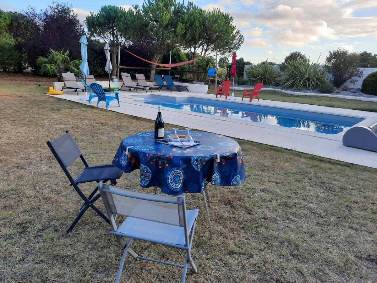 Gite 4 Personnes Avec Piscine Entre Saintes Et Royan Balanzac Exterior foto